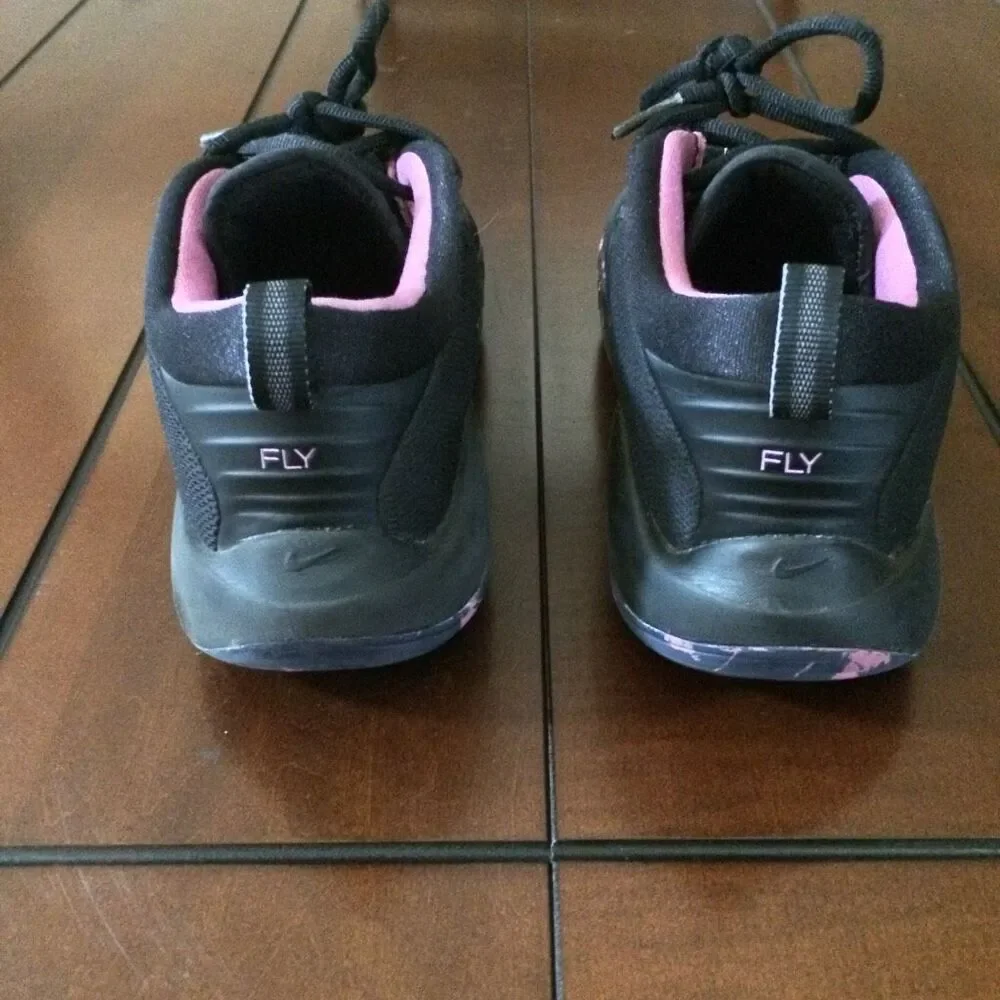 Nike kids isofly 5.5 big kid black and pink